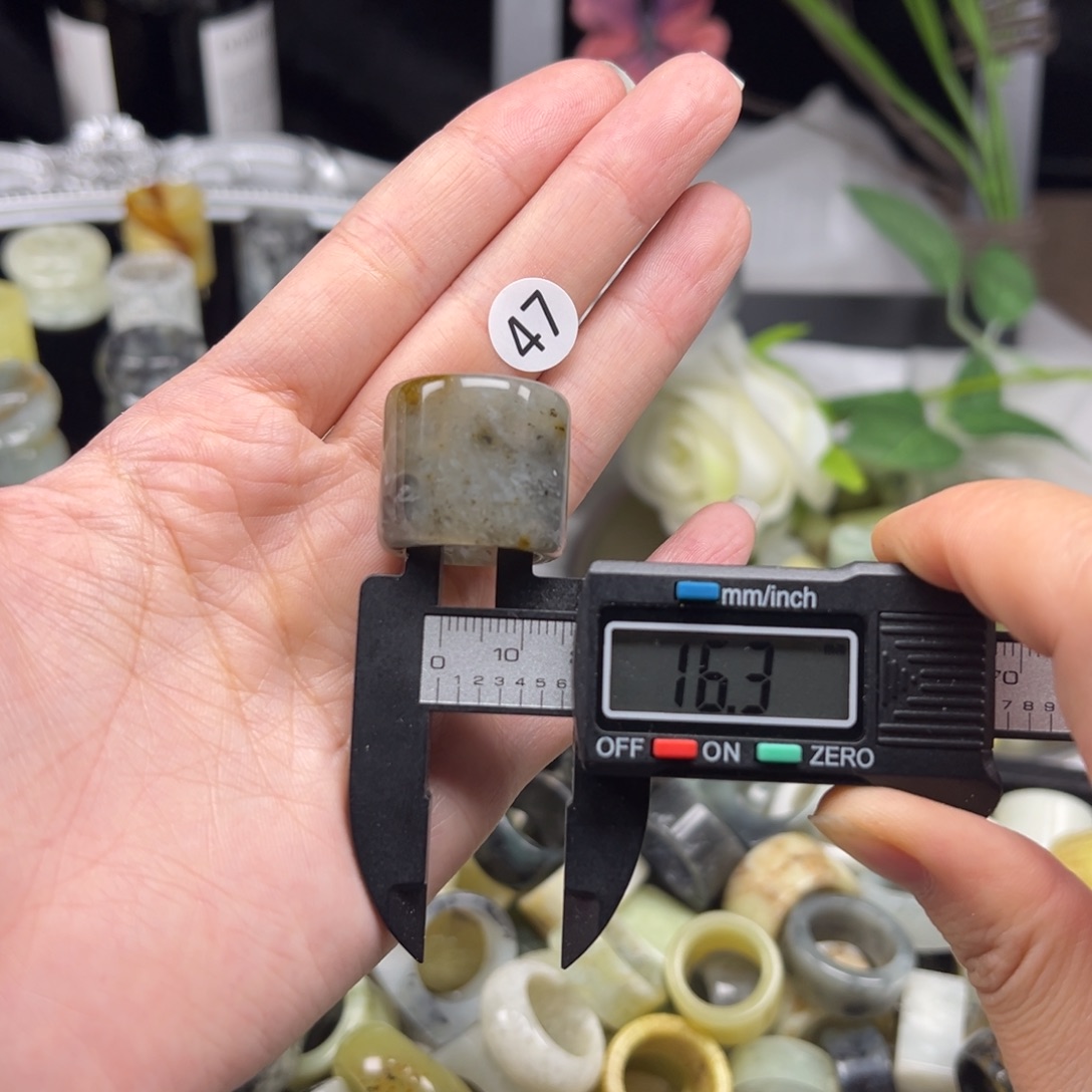 蛇纹石玉未镶嵌戒指