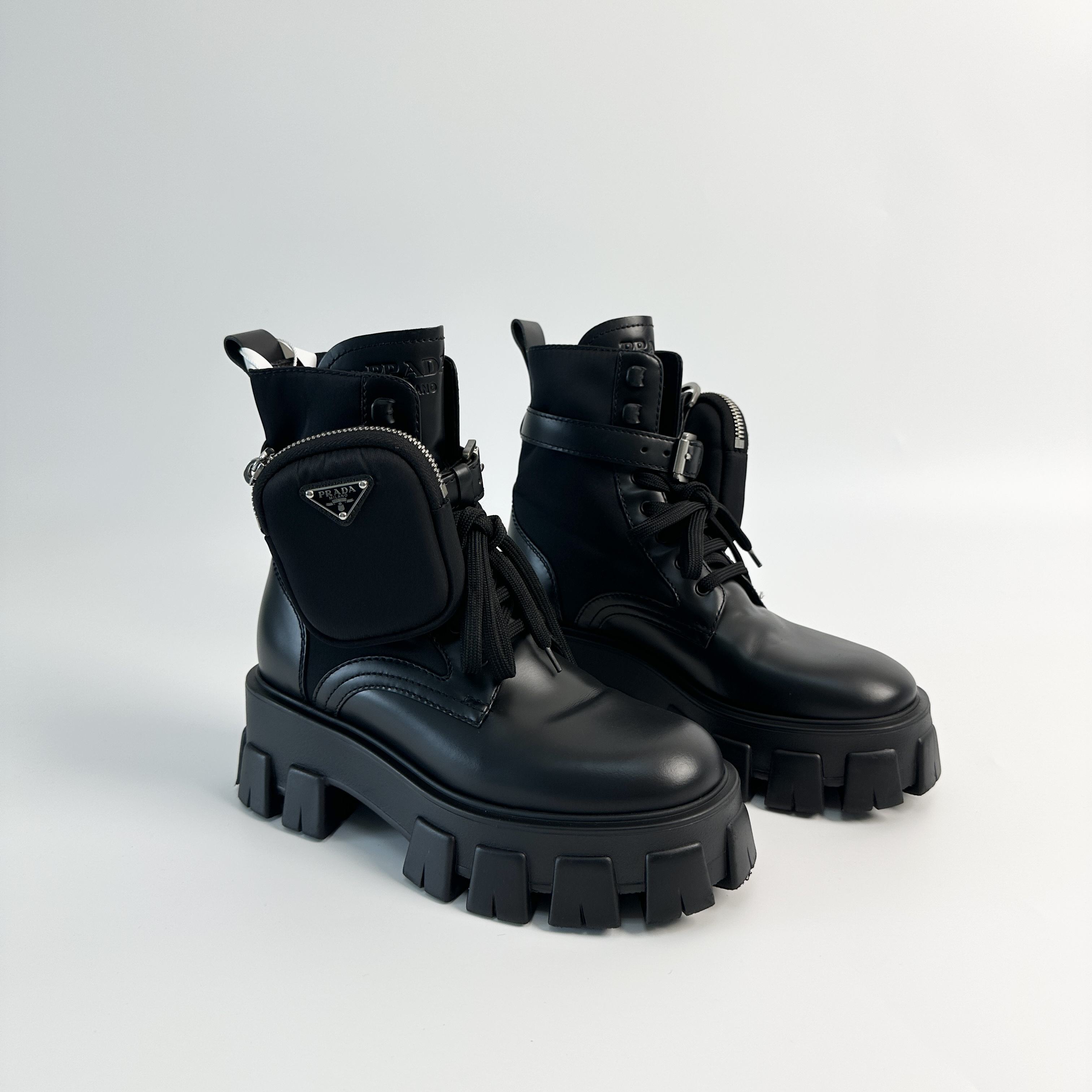 99新 Prada/普拉达 /35.5码/普拉达经典三角标口袋马丁靴/8366