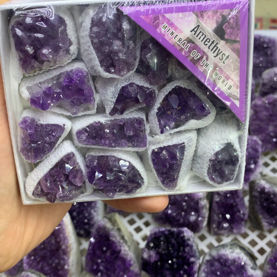 小***达未镶嵌水晶珠宝半成品天然