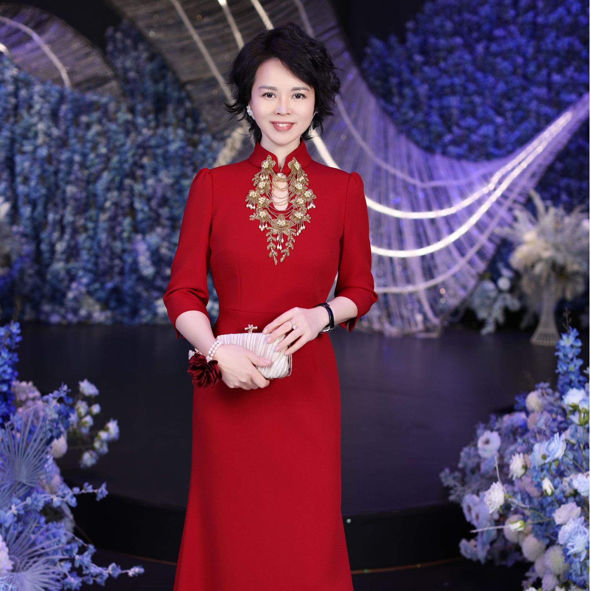 BOFEINA/帛妃娜高端订制礼服大气时尚线条简单而流畅修身显瘦婚宴