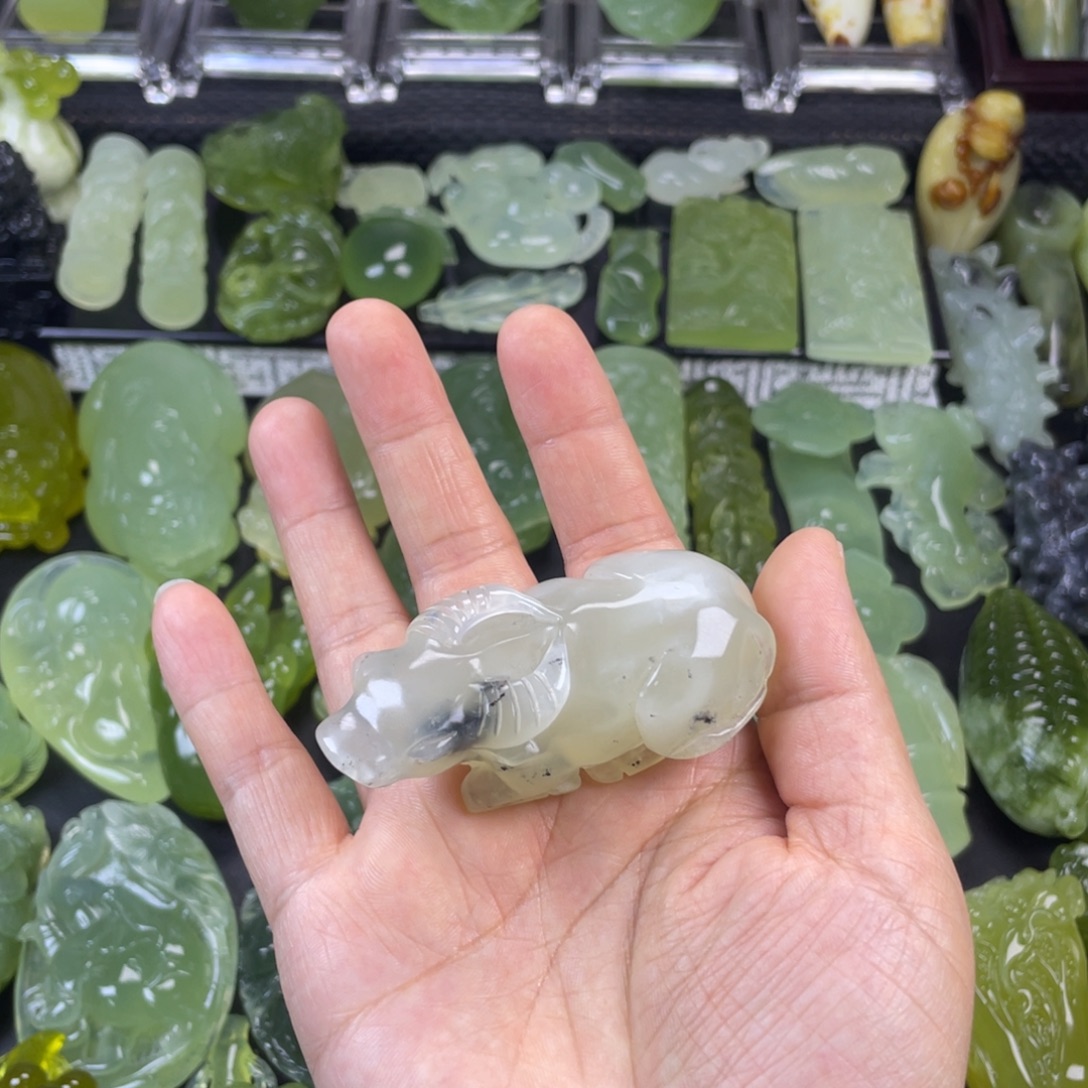 蛇纹石玉未镶嵌珠宝奇石