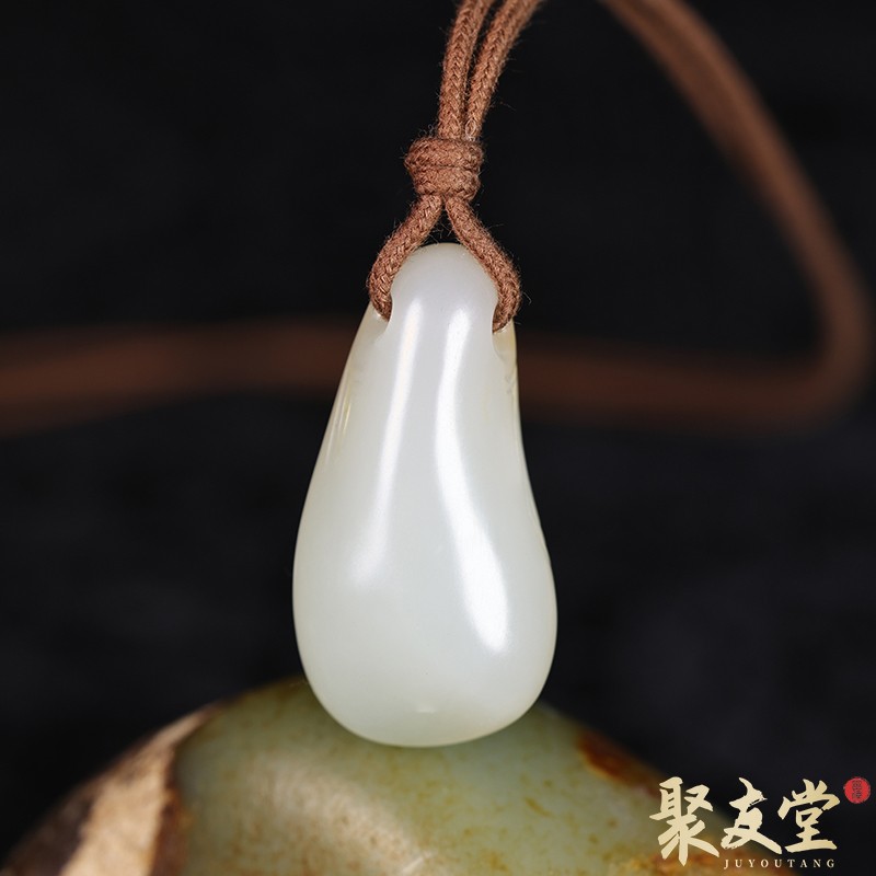 聚友堂王伟玉雕12.5克新疆和田玉籽料洒金皮白玉随型仿古玉牌挂件