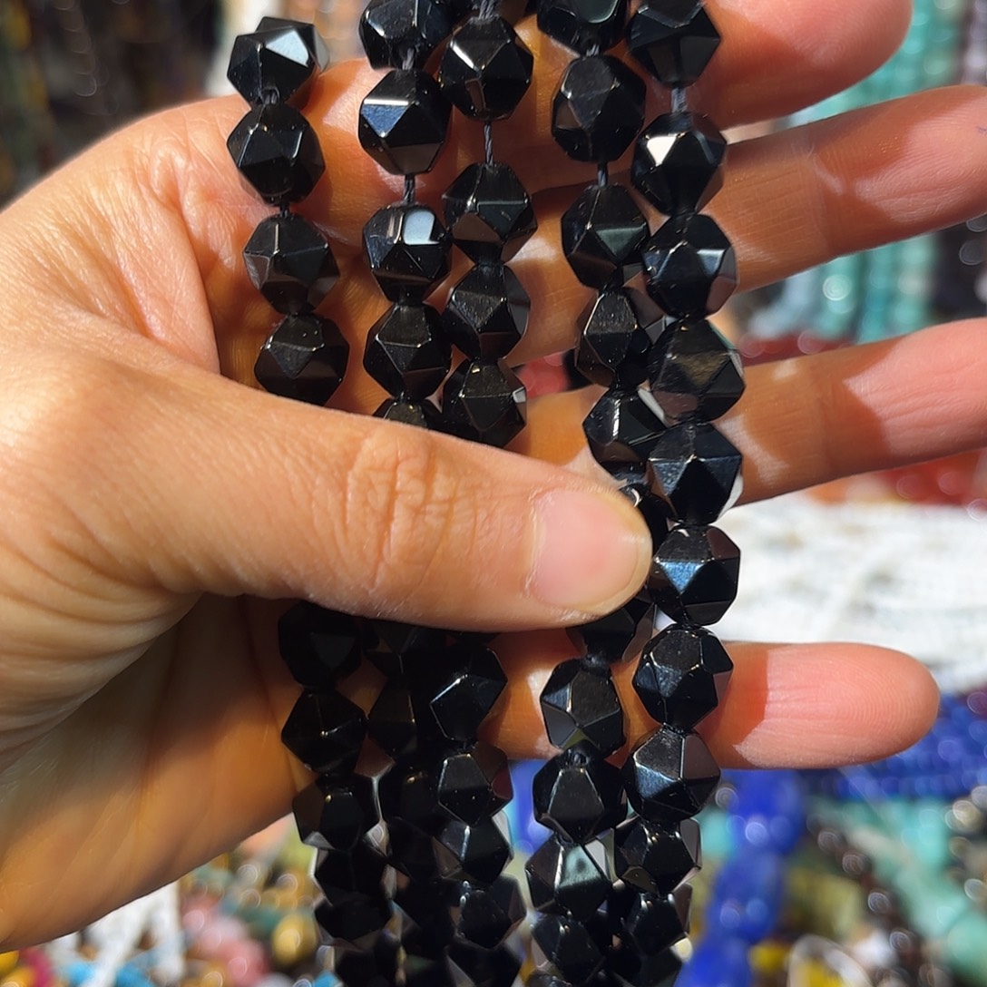 玛瑙/玉髓未镶嵌珠宝半成品黑玛瑙卡9一条