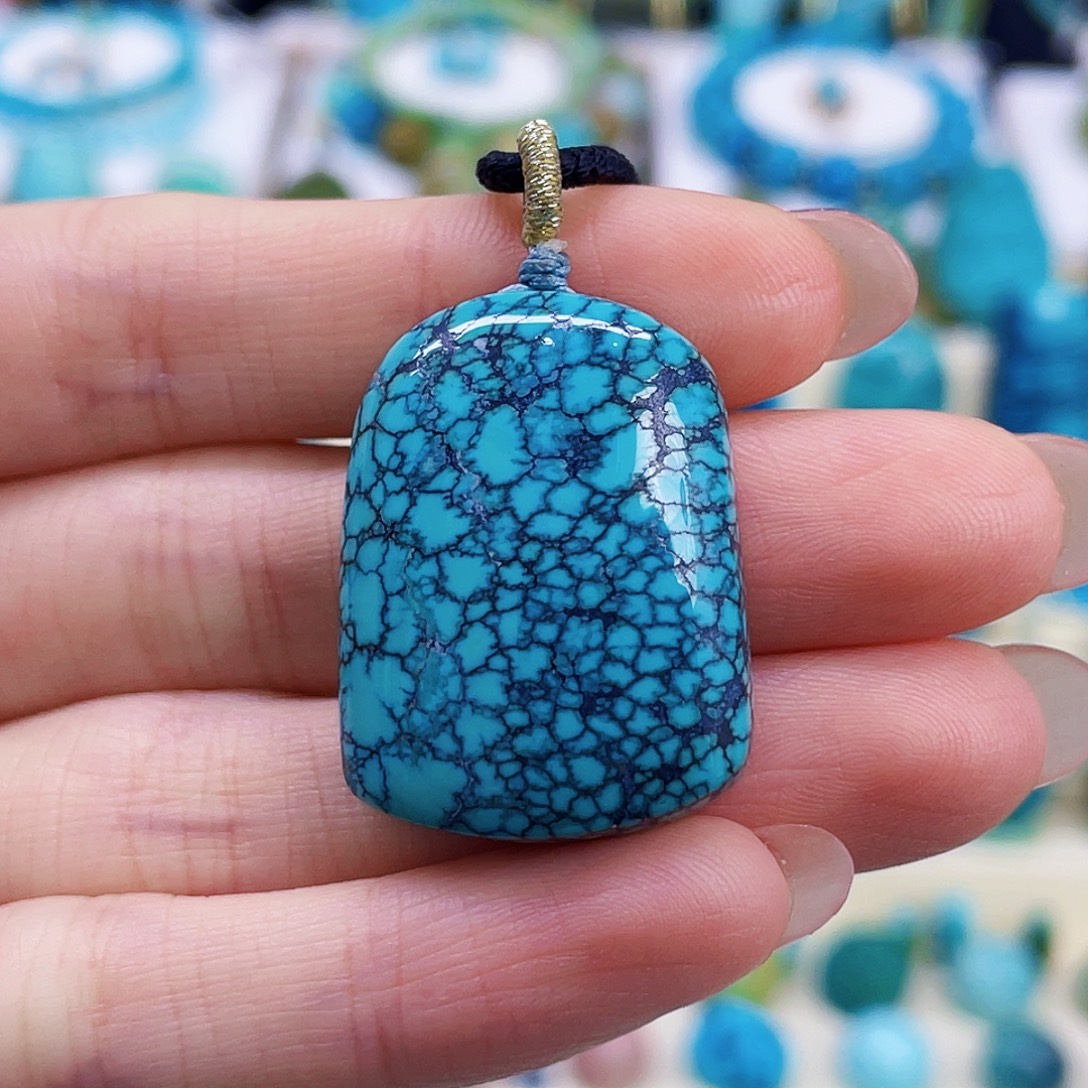 绿松石未镶嵌颈饰