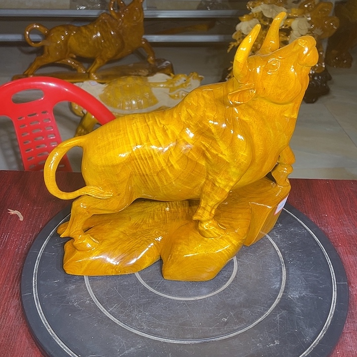 金丝楠木牛摆件．．