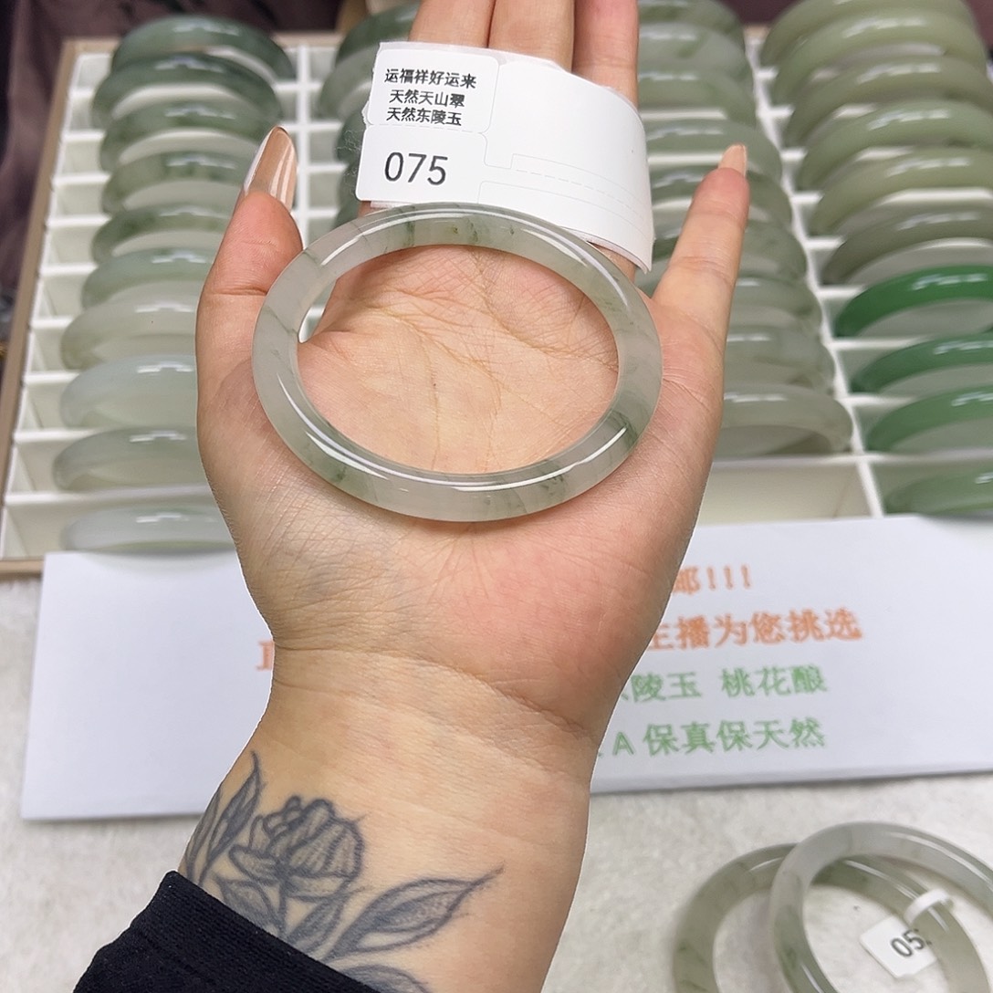 石英质玉未镶嵌手镯075