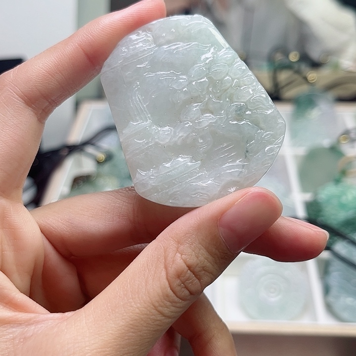 翡翠颈饰未镶嵌翡翠