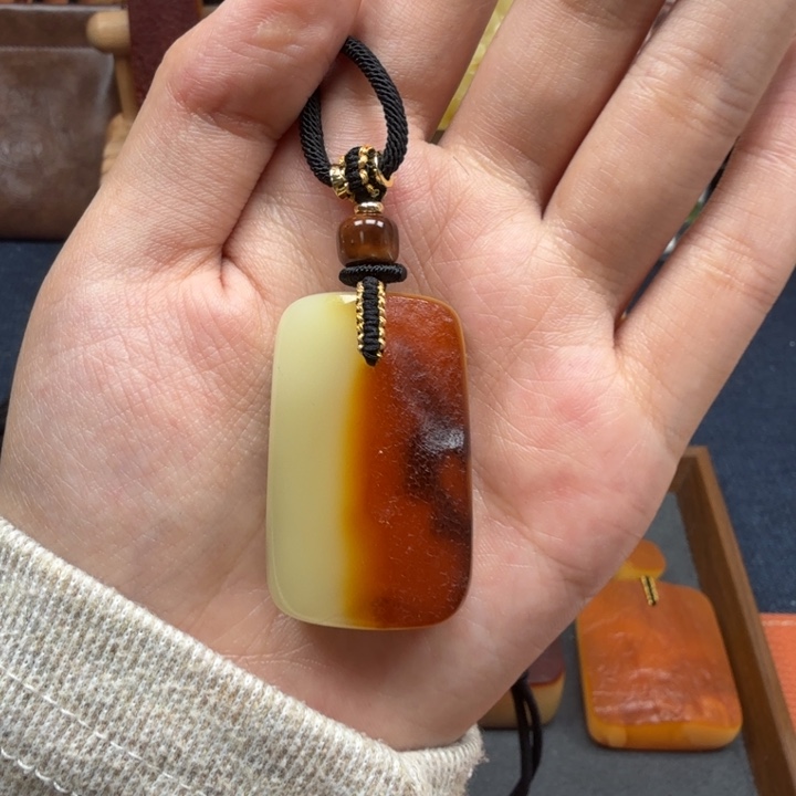 蜜蜡未镶嵌吊坠(赠链)