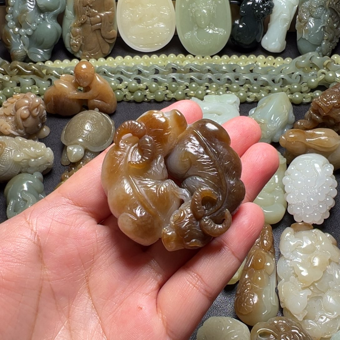 止***水和田玉未镶嵌颈饰