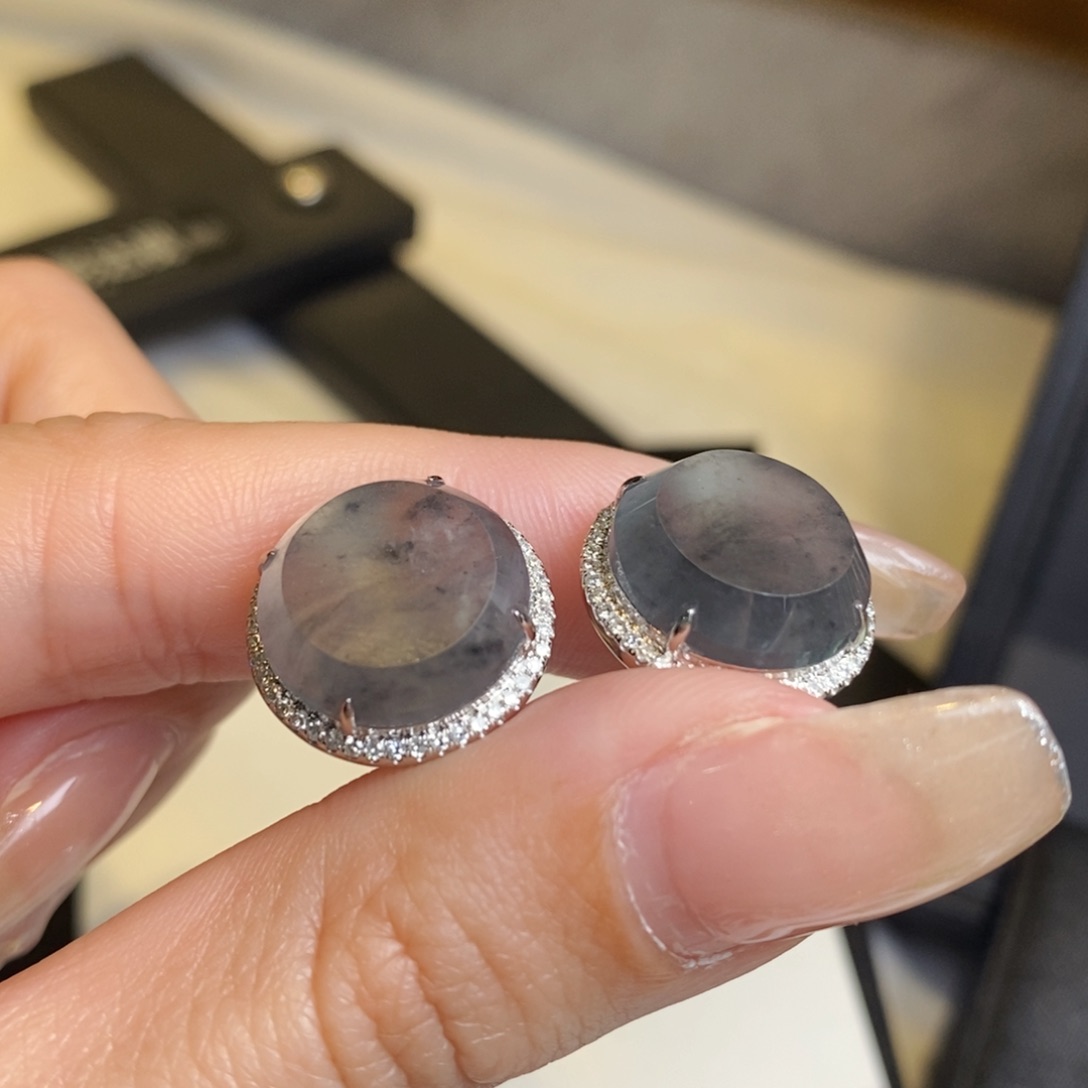 翡翠耳饰18K金镶嵌黑钢圆牌