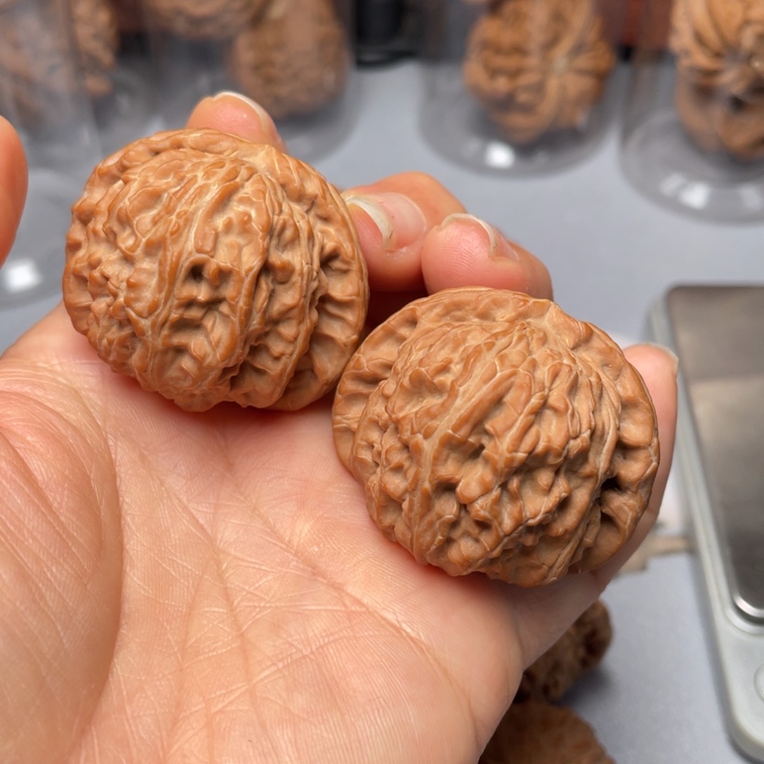 【闪购商品】文玩核桃吊坠球白………