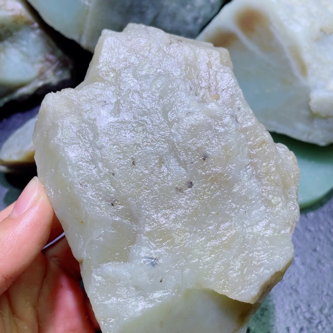 回***始和田玉未镶嵌珠宝半成品