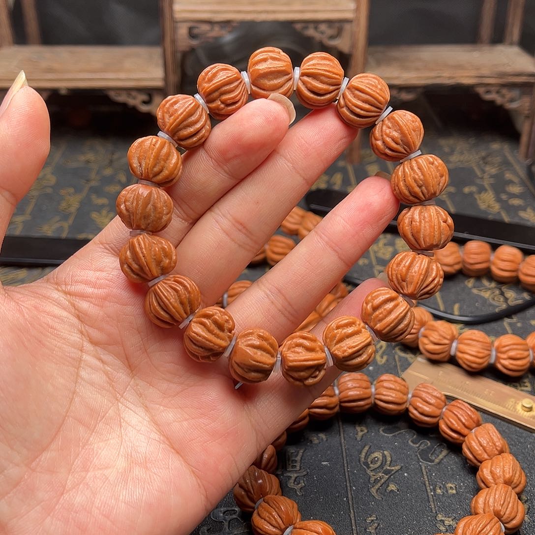 吊坠桃核佛手手串