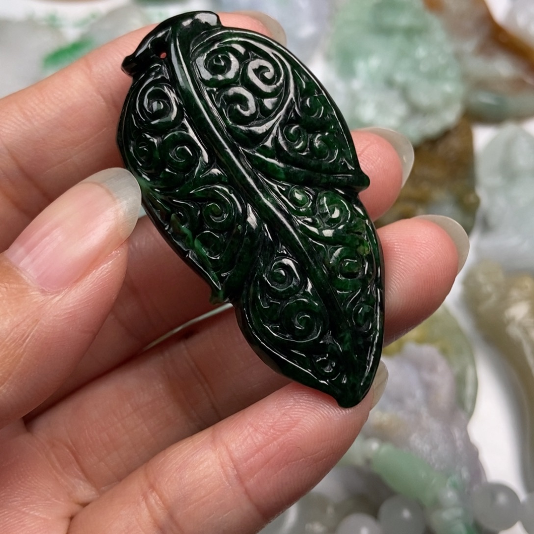 J***y翡翠未镶嵌颈饰翡翠