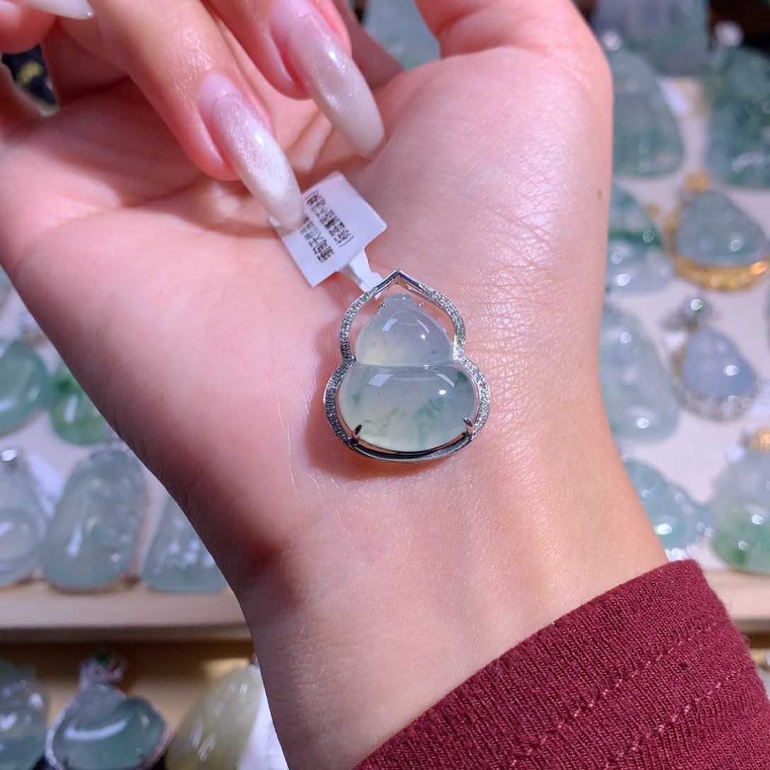 翡翠吊坠(不含链)18K金镶嵌