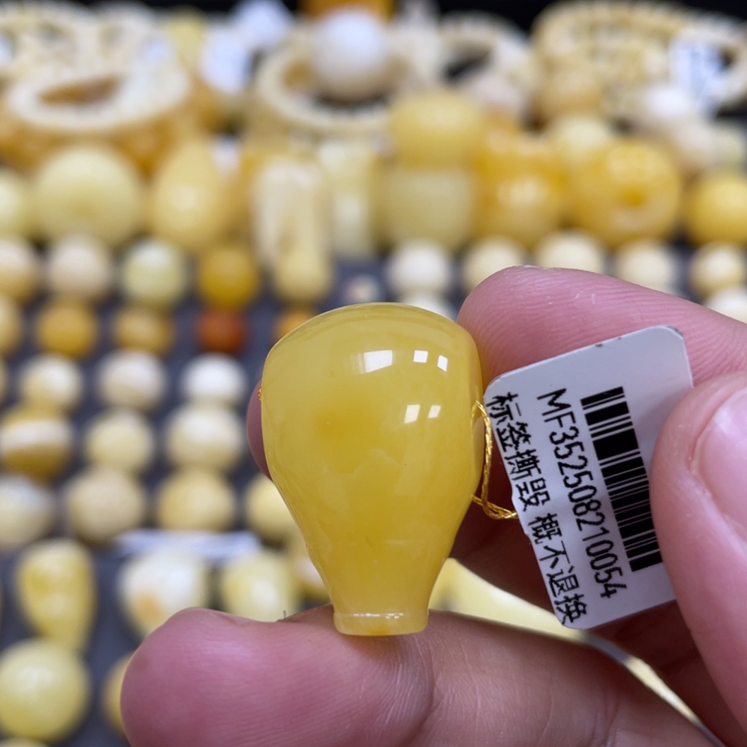 蜜蜡未镶嵌裸石15.9mm焦皮