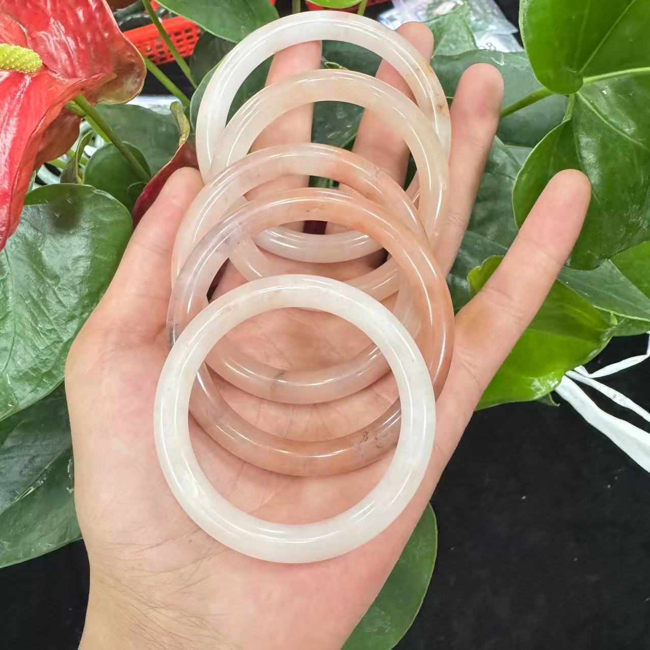 D057 天然桃花酿圆条手镯 拍一发一多样性发其一