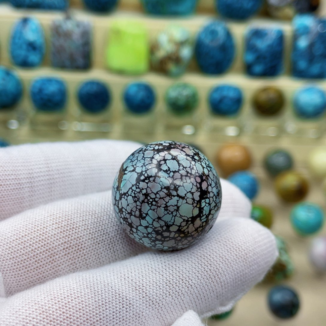 未镶嵌绿松石颈饰