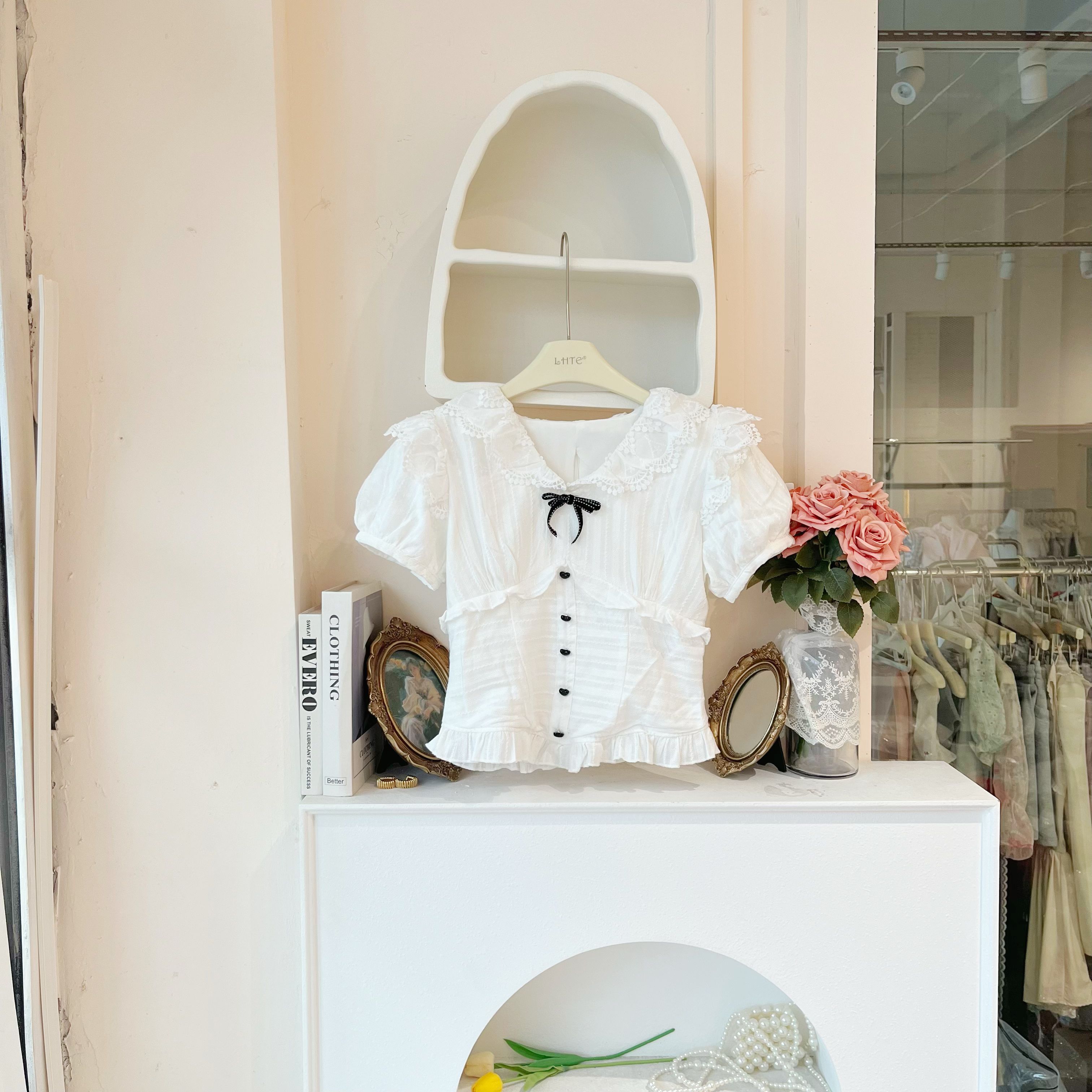 青青大码衣橱 夏季新款法式甜美蕾丝花边收腰白色短袖上衣C1393