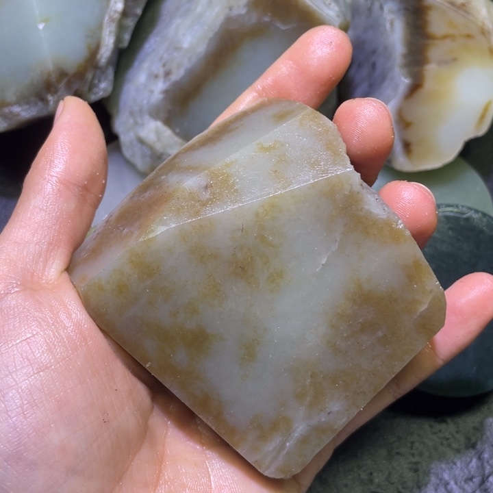 和田玉（糖玉）未镶嵌珠宝半成品