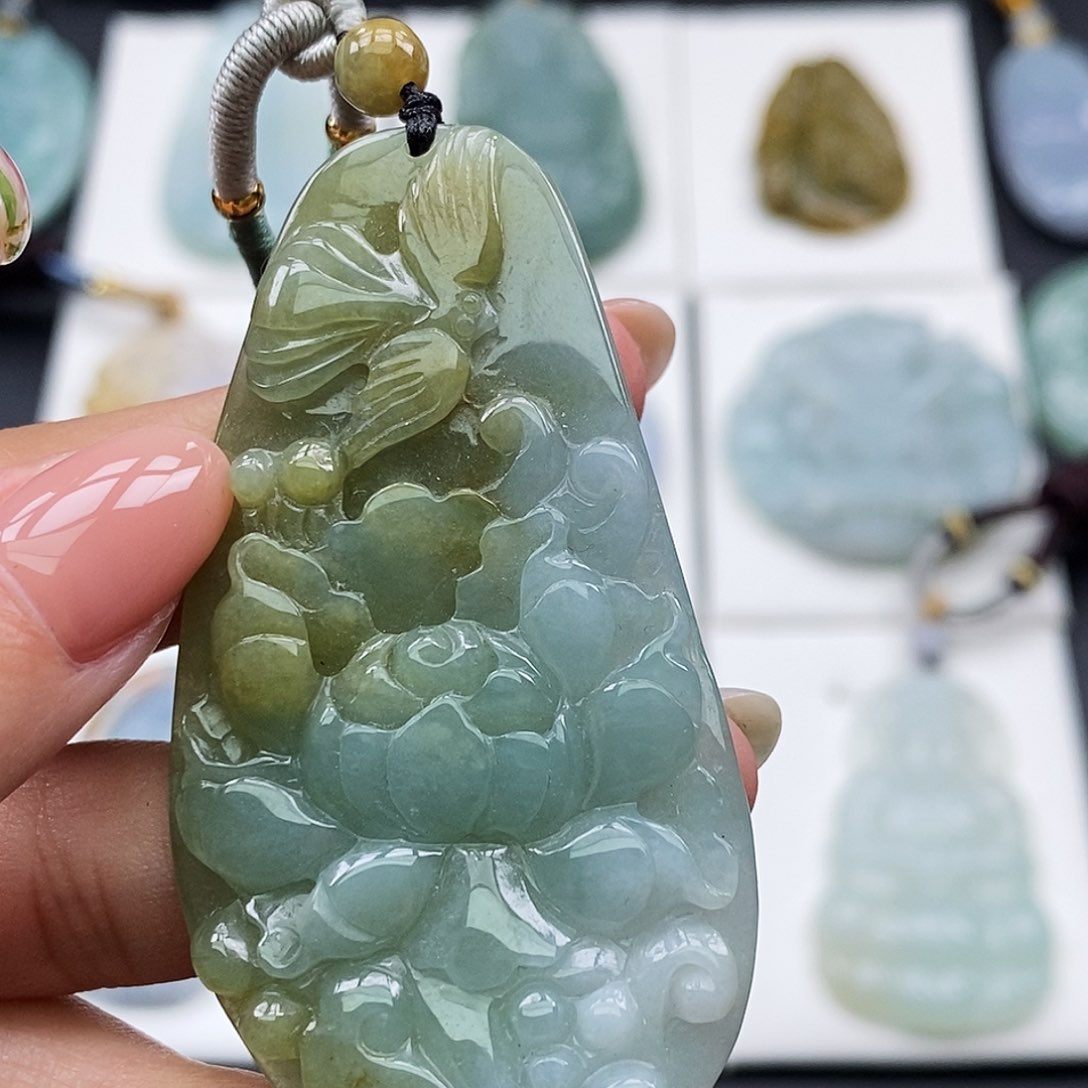 翡翠颈饰未镶嵌翡翠