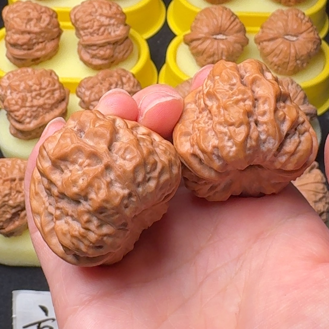 文玩核桃精品蛤蟆三角39