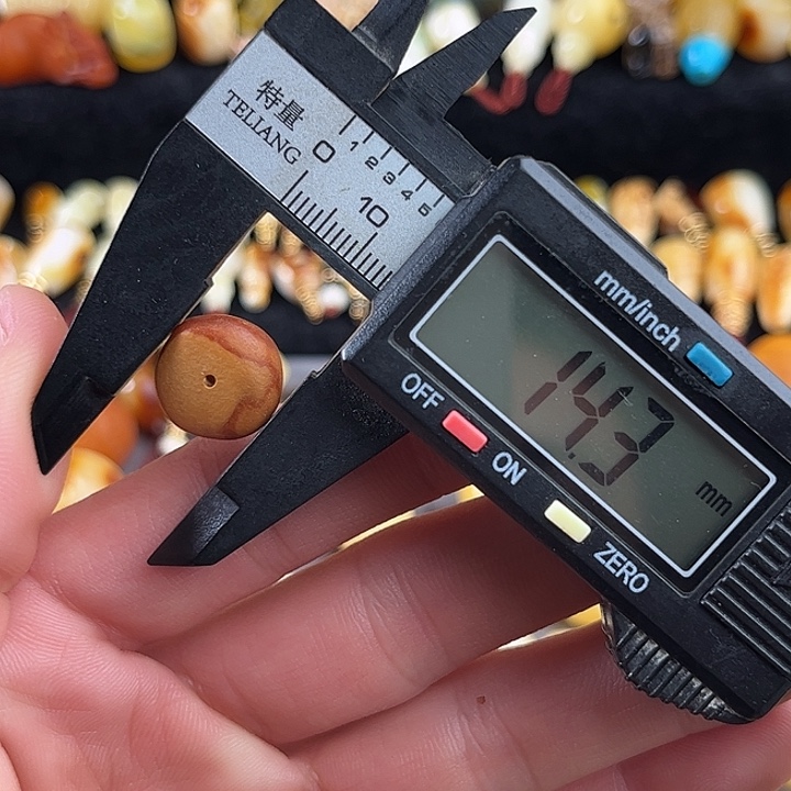 蜜蜡未镶嵌珠宝奇石