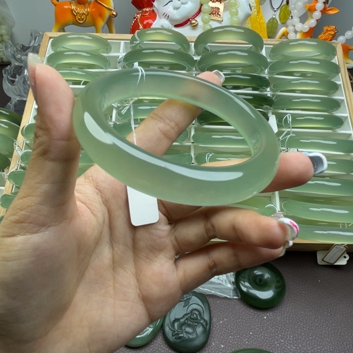 苏***桐岫玉未镶嵌手镯岫玉手镯