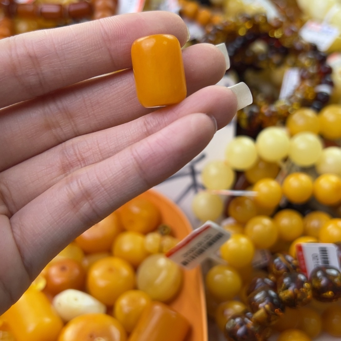 琥珀珠宝奇石未镶嵌