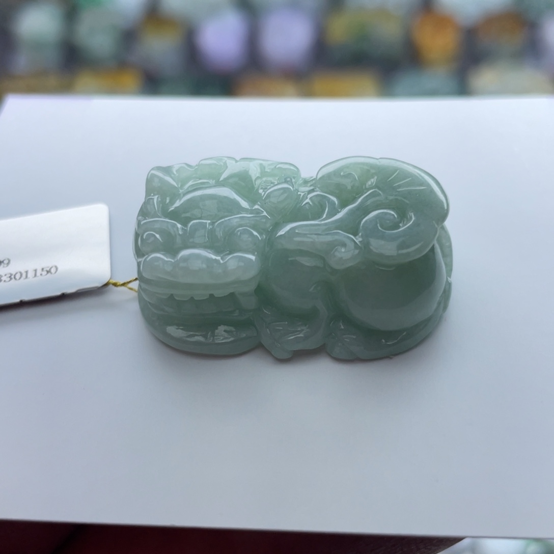 翡翠未镶嵌颈饰貔貅