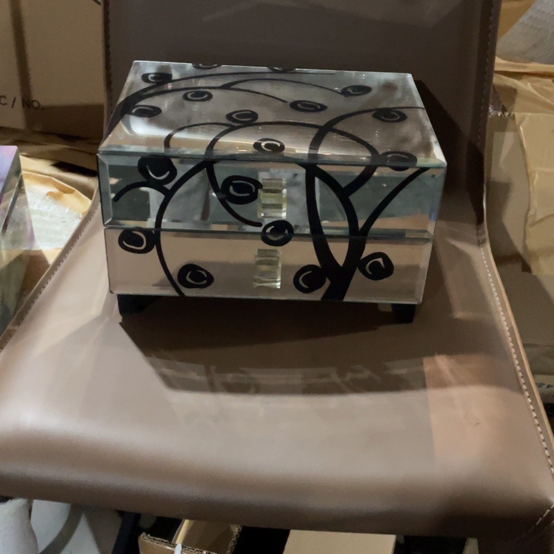 翟*飞陶瓷工艺品，摆件花瓶。