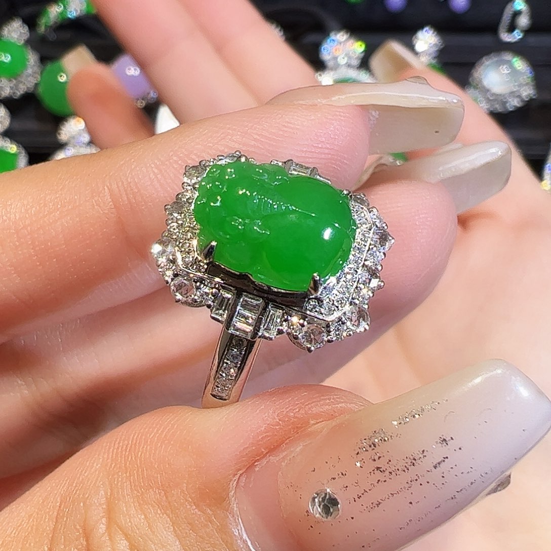 翡翠戒指18K金镶嵌貔貅