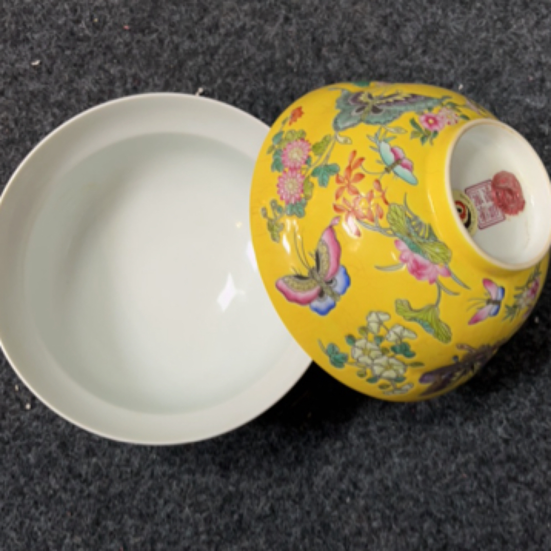 黄釉蝶恋花对碗手绘