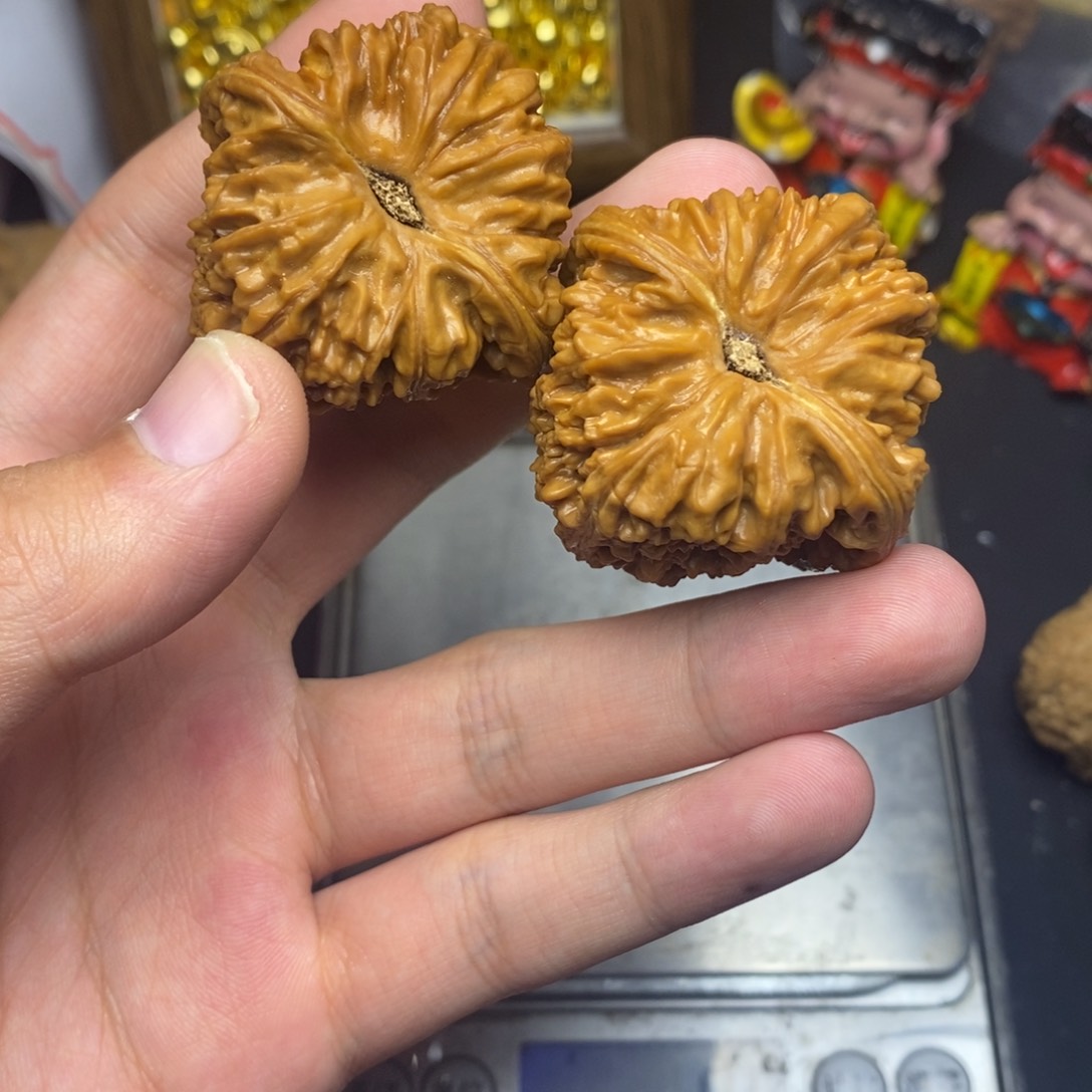 吊坠文玩核桃40三角高炮南疆石