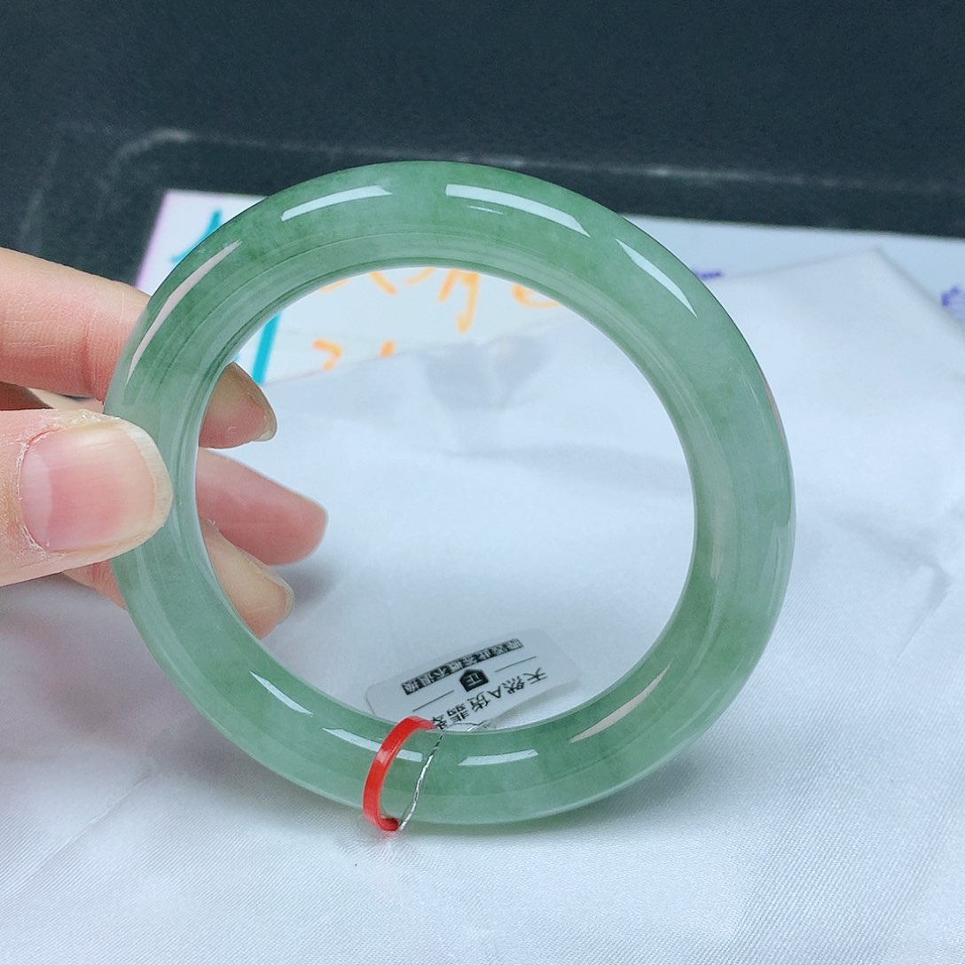 翡翠手镯未镶嵌55胖