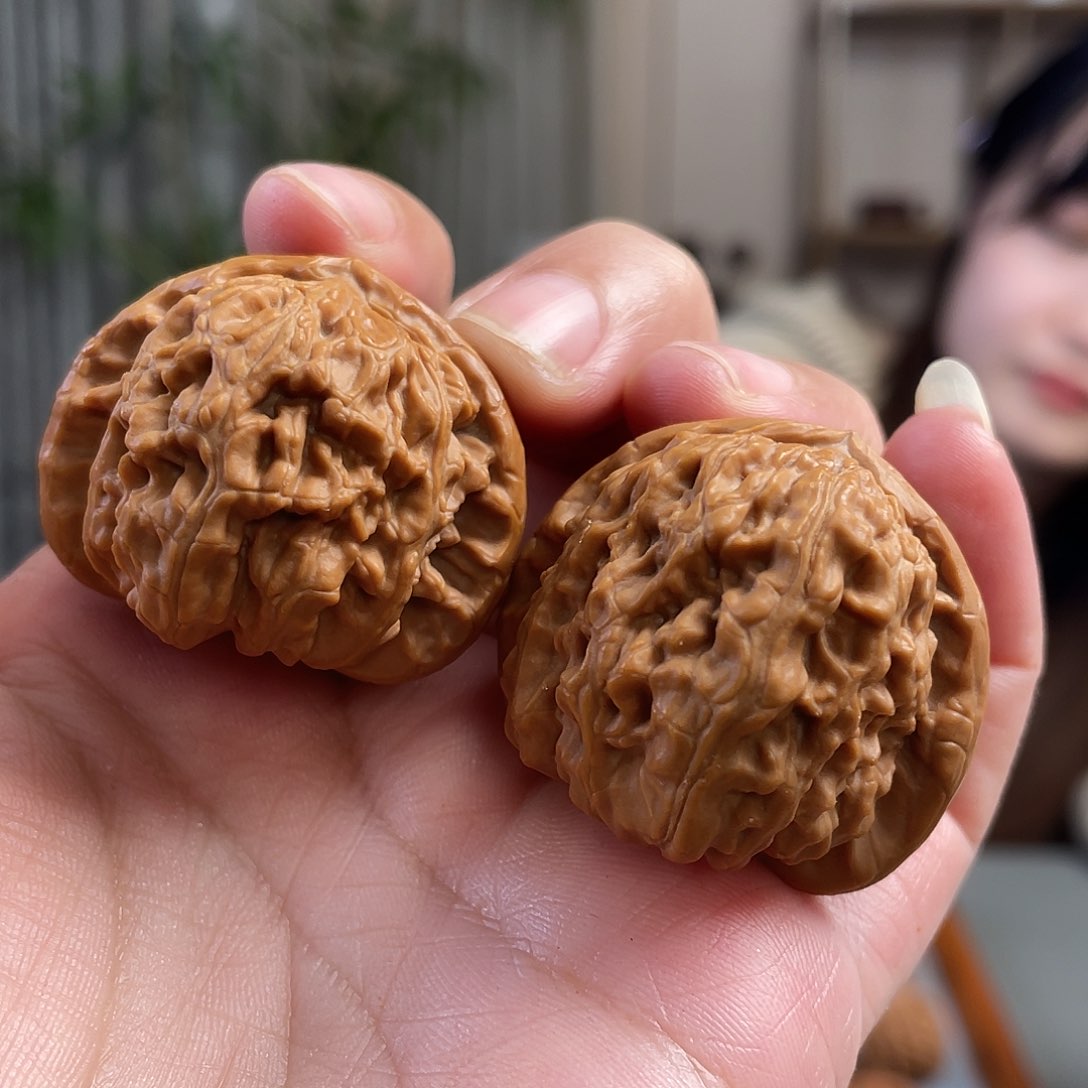 桃核把件37×37尺精修打底山地三角白狮子头CN01396