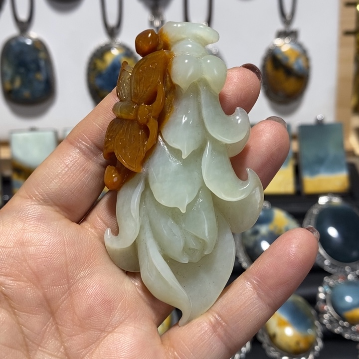 蛇纹石玉未镶嵌颈饰