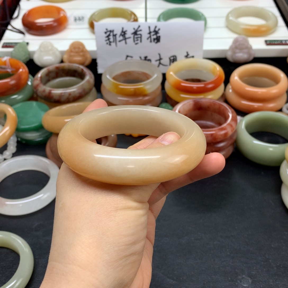 石英质玉手镯未镶嵌