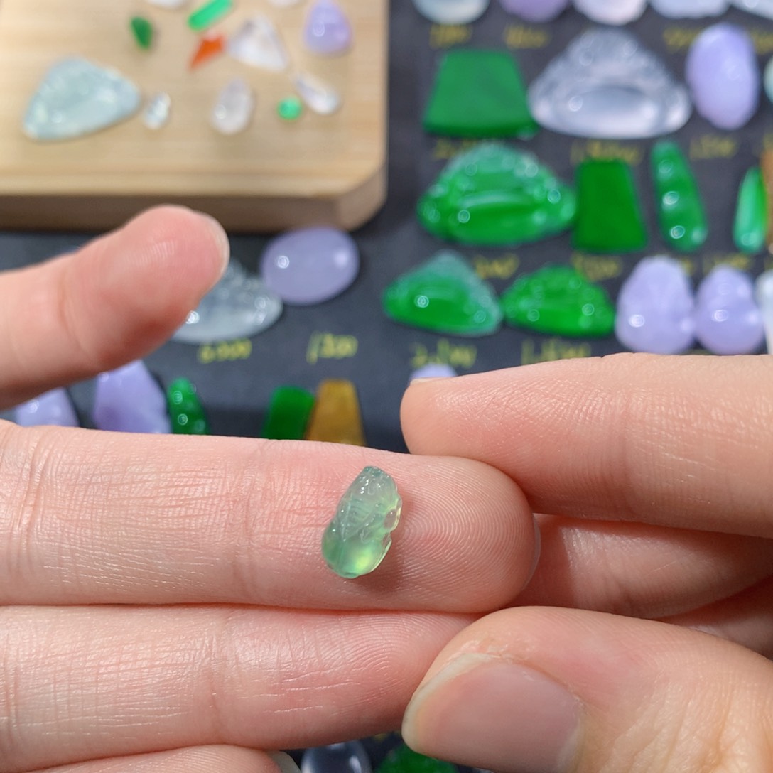 翡翠颈饰未镶嵌貔貅