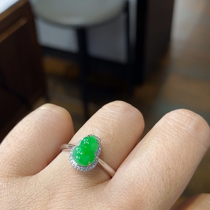翡翠18K金镶嵌戒指