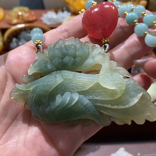 蛇纹石玉未镶嵌颈饰