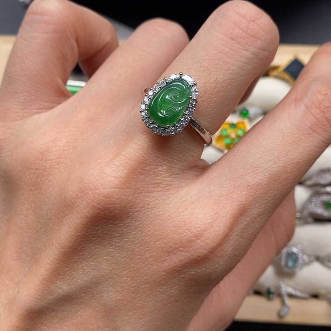 翡翠颈饰未镶嵌翡翠