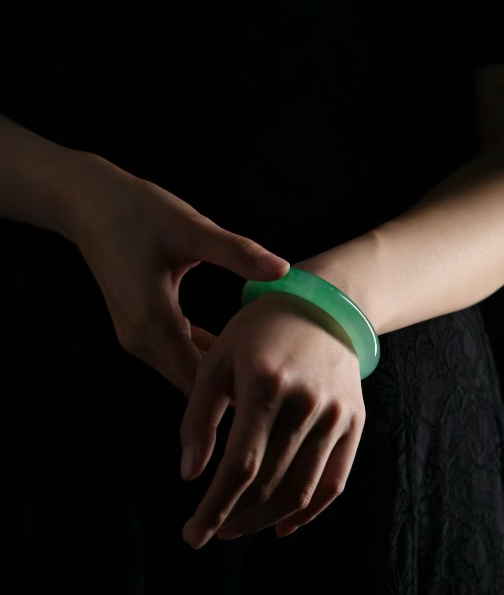 时尚大女王冰透女款精美美人镯