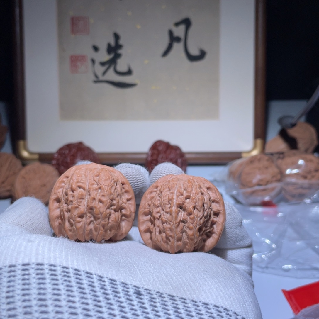 文玩核桃吊坠血麒麟