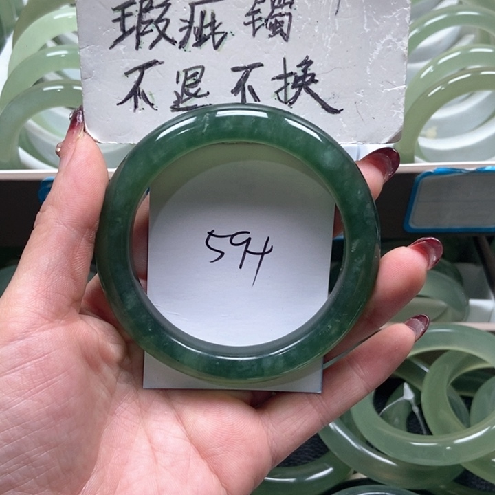 蛇纹石玉手镯未镶嵌