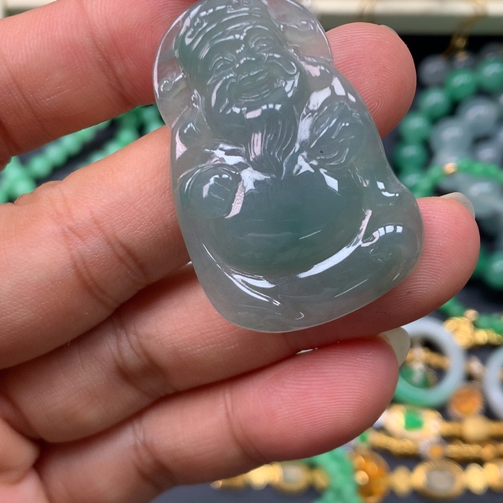 翡翠未镶嵌颈饰财神