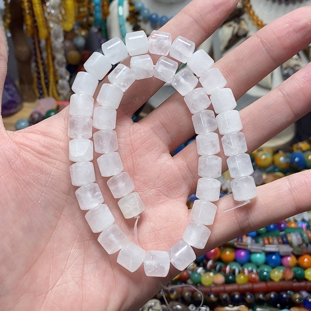 简***丹石英质玉未镶嵌，白水晶直切9×10mm，