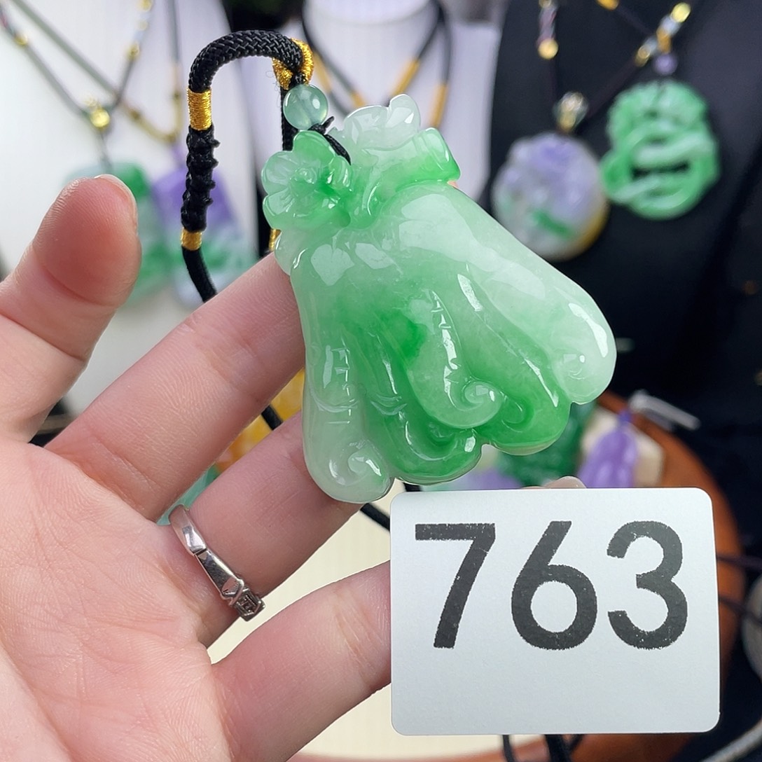 翡翠未镶嵌吊坠(赠链)