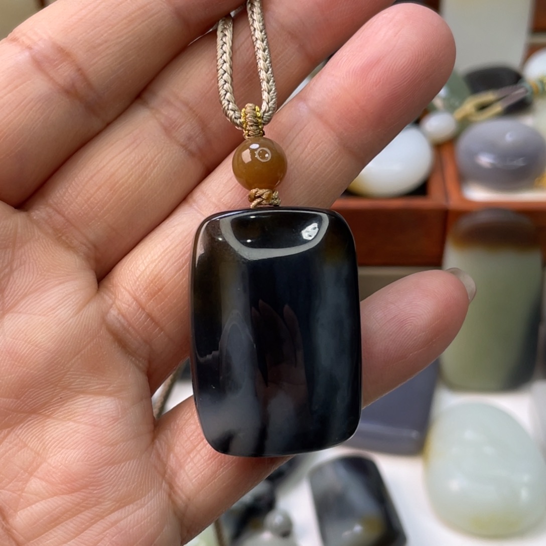 和田玉颈饰未镶嵌