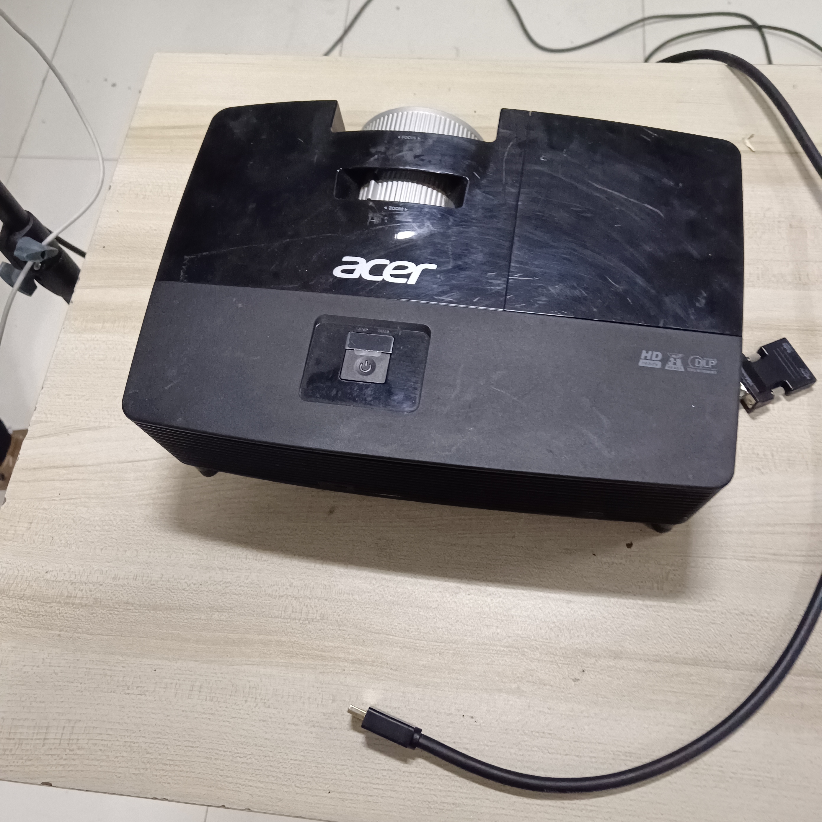 8新  二手宏基投影仪运费自理